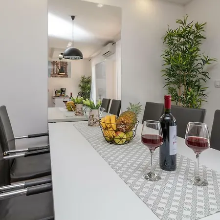 Apolon Ii Apartment